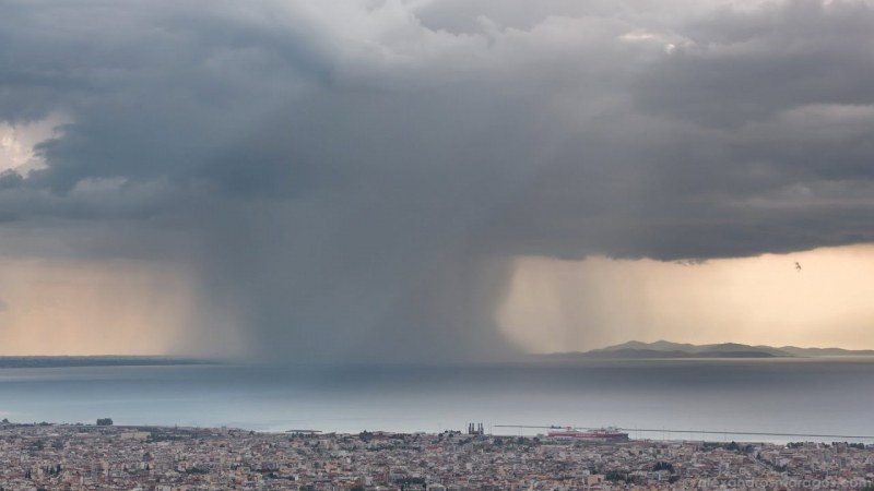 Отново поройни дъждове в съседна Гърция, на места количеството надвишава 50 л/кв.м