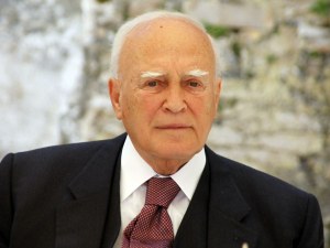 Фалшива новина обяви бивш гръцки президент за мъртъв