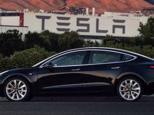 Съпруга на крупен бизнесмен осъди Tesla за 300 000 евро