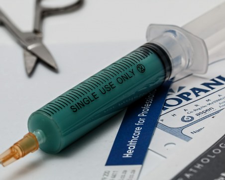 Надежда за коварната болест: Тестват ваксина срещу ХИВ върху хора