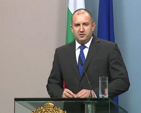 Радев предупреди: Ако орежат пакета на F-16, може и да не излети