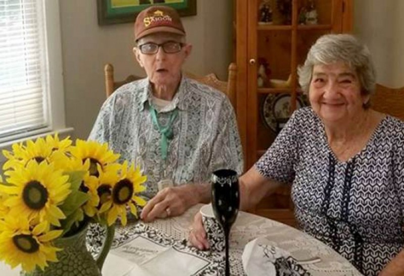 Съпрузи починаха в един и същи ден, след 71 години брак