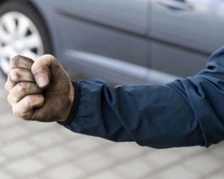 26-годишен нападна и преби възрастен пловдивчанин! Дядото е в болница, младежът - в ареста