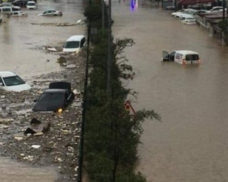 7 души са в неизвестност след пороите в Турция