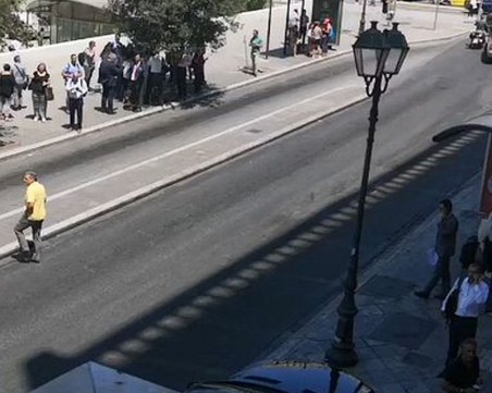 Има ранени след силното земетресение в Гърция, хиляди излязоха на улиците