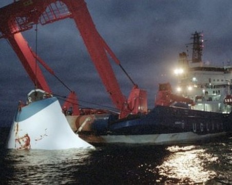 Оцелели и близки на жертвите на най-тежкото корабокрушение след Титаник няма да получат обезщетение