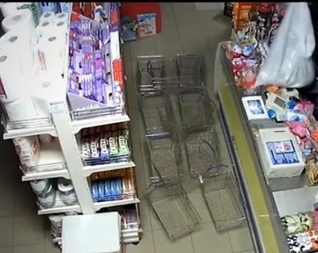 Пловдивчанка обра хранителен магазин, задигна пълна торба с продукти