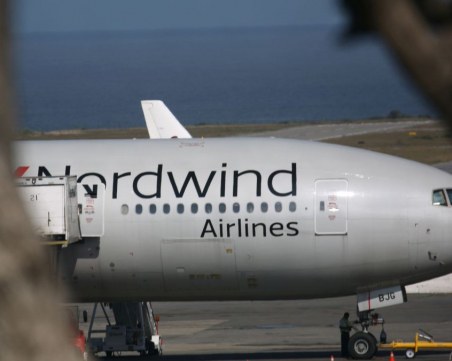 Самолет със 173 пътици кацна аварийно на летище 