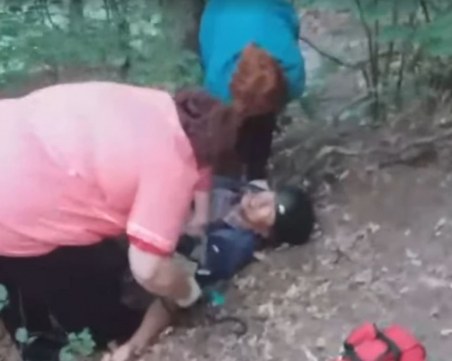 Японец падна с парапланер край Дупница, спасиха го