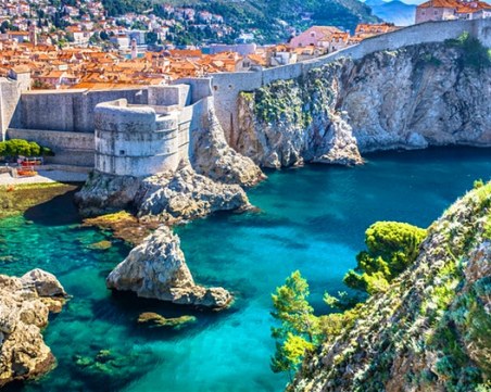 Забраниха къпането в Дубровник заради фекални води