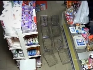 Пловдивчанка обра хранителен магазин, задигна пълна торба с продукти
