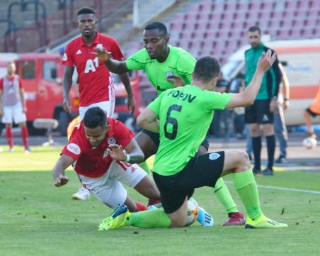 Черно море удави ЦСКА, Лудогорец се съвзе с победа в Стара Загора