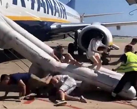 Романтика?! Сърбин си хареса стюардеса... и подаде сигнал за бомба