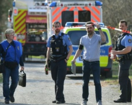 Самолет се вряза в търговски център в Германия! Най-малко трима са загинали