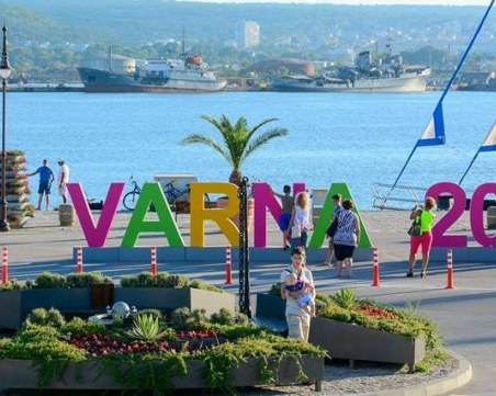 Спадът на туристите по Черноморието достигна и Варна! Туристите намаляха с 16%