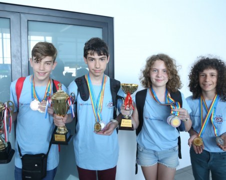 Ученици от софийска гимназия станаха шампиони в Хонг Конг