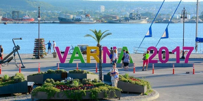 Спадът на туристите по Черноморието достигна и Варна! Туристите намаляха с 16%