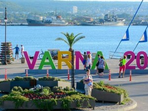 Спадът на туристите по Черноморието достигна и Варна! Туристите намаляха с 16%