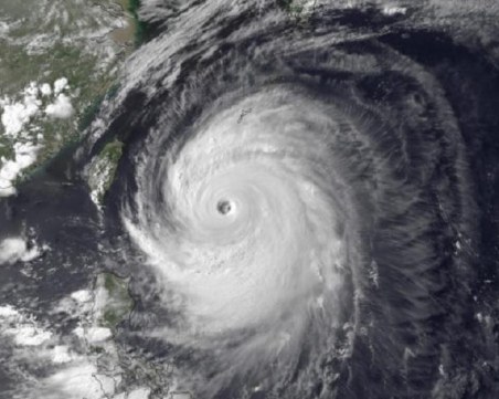 110 000 души евакуирани заради тайфун в Япония