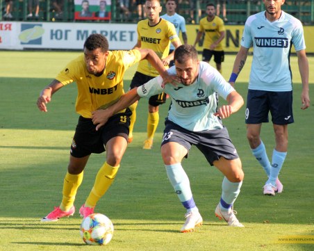 Ботев преплува Дунав с хеттрик на Неделев