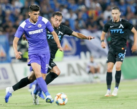 След ЦСКА Етър удържа и Левски