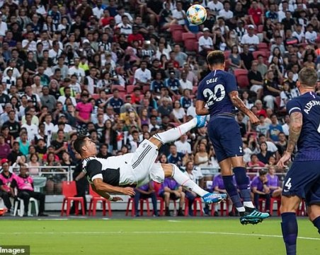 Тотнъм попари Ювентус с феноменален гол от центъра