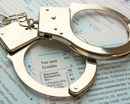 Ефективна присъда 3,5 години за укриване на 100 хил. лева данъци