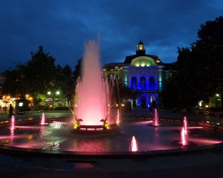 Фонтанът пред общината в Пловдив с нова визия