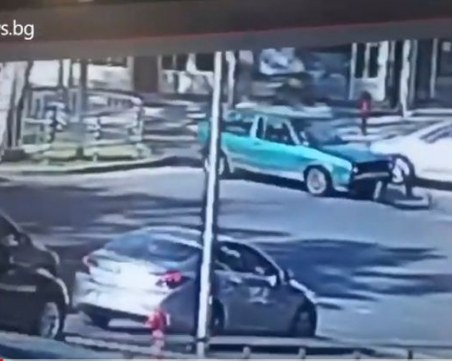 Пежо се вряза в голф на централен пловдивски булевард