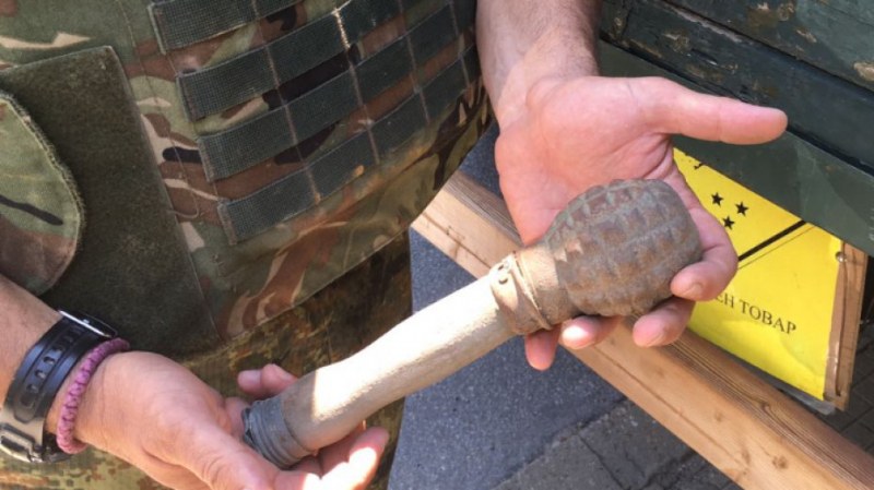 Военни влязоха в пловдивско село, сапьори обезвреждат гранати
