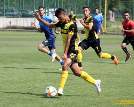 15-годишен прави фурор при победа на Ботев в контрола