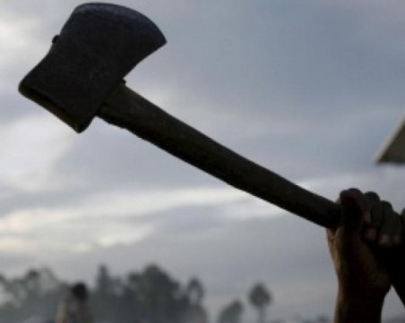 61-годишен нахлу с брадва и пистолет в къща в Белоградчик