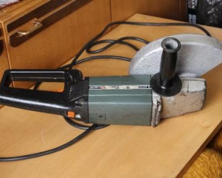 Mъж загина след като се сряза с ъглошлайф