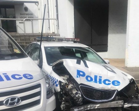 Претъпкан с метамфетамин микробус се заби в патрулка в Сидни