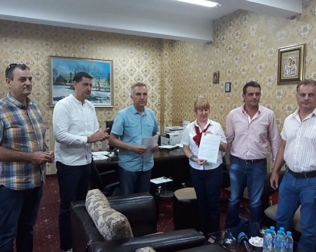 За първи път: Доброволци придружават възрастни хора в Спешното на пловдивска болница