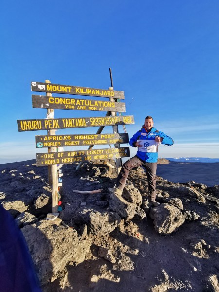 Пловдивчанин на върха на Килиманджаро! Да си толкова високо с мислите и чувствата си е неописуемо