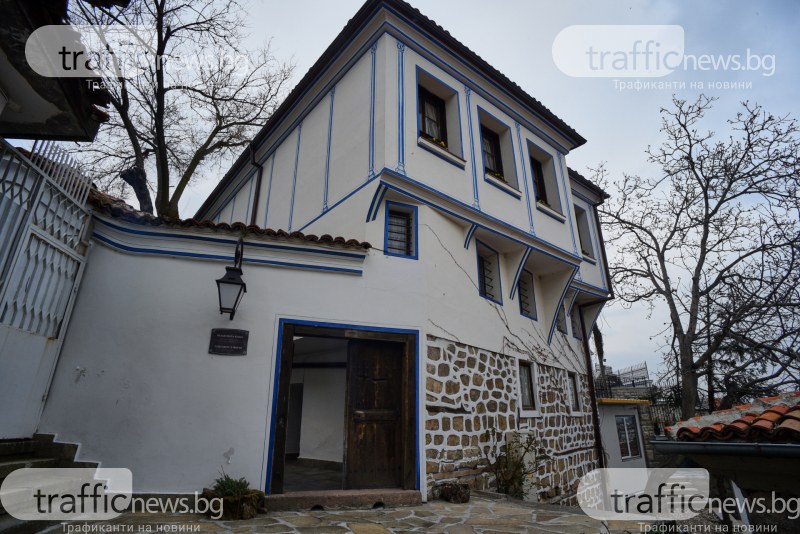 Пожар изпепели част от покрива на къща паметник на културата в Пловдив