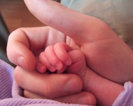 39-годишна роди 13-ото си дете, 20 години не е излизала от майчинство