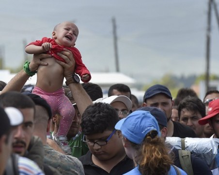 Правителството отпуска 200 000 евро за справяне с миграцията