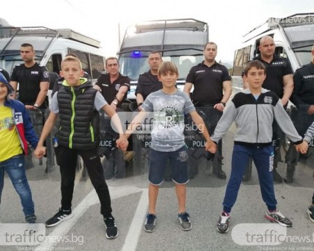 Адвокатите на ромите от Кърнаре вдигнаха ръце, отказват се от делата. Кметът е на ход!