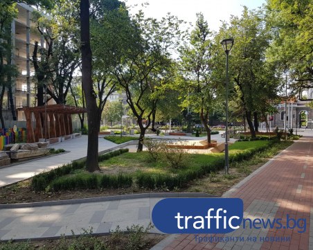 Преди и сега: Преобразиха площад 