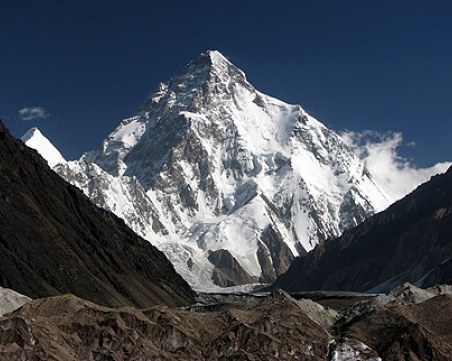 Стефан Стефанов изкачи най-трудния връх в света - К2