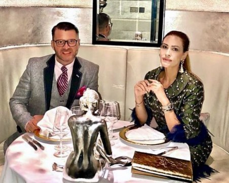 Теди Велинова изтри снимките си с д-р Енчев