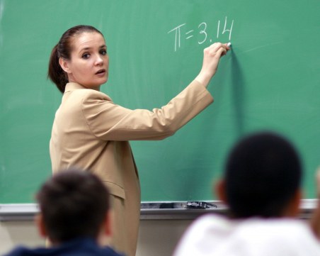 Учителите свободно да планират работата си, предлагат от МОН