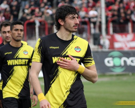 Защитникът на Ботев Кристиан Димитров подписа нов договор с клуба