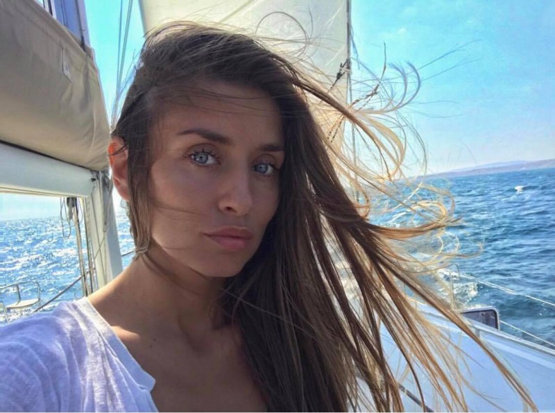 Саня Борисова се похвали с луксозна почивка на остров в Италия