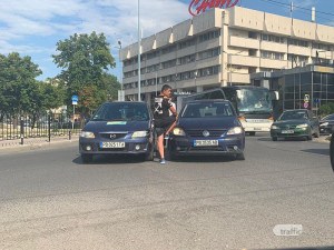 Катастрофа затрудни движението на кръговото на Водната палата в Пловдив