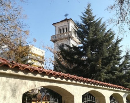 Апаш обра църква в Пазарджик! Заплаши с нож с църковен служител