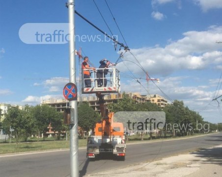 Окончателно: Пловдив си взе стълбовете за тролейните жици