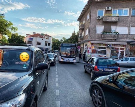 За автобусите в Пловдив няма правила! При задръстване - в насрещното